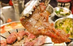 "카드로 점심먹고 할부 결제 좀 할까요?"