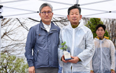 정원놀이교육.커피숲.아쿠아워시전주점 | 산림청, 식목일 기념행사…‘도시숲·정원확대로 미세먼지 저감을’
