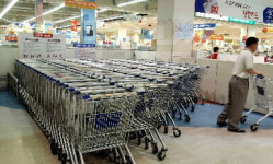 이마트(E-MART)24시모덕점 | 매출은 신통찮고 효율은 떨어져…대형마트 24시간 영업 딜레마