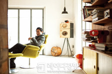 세월의 흔적을 미화하는 사진작가 허명욱의 작업실