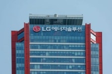 '46파이 원통형 배터리' 강조한 LG엔솔…3분기 영업익 전년비 40%↑(종합)