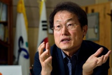 인헌런드리익스프레스샵 | 인헌고 교실에 그어진 두 개의 전선