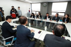 인헌런드리익스프레스샵 | 인헌고 교실에 그어진 두 개의 전선