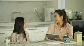 "아침부터 그래프 확인"…현영 11살 딸, 주식 영재로 '자본주의학교' 입학