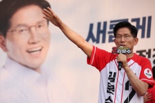 마임관저지사 | 김문수 “대통령 가족 비리 근절… 관저생활비 공개할 것”