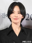 송혜교, ‘더 글로리’ 그 후… 1960년대 연예계로 강렬한 변신