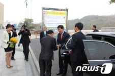안희정 지사, 황해권 물류·유통 중심도시 도약 돕는다