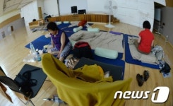 대신면사무소 비상급수시설 | 구청으로 대피한 주민들
