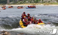 '더위 가 싹 씻겨내려가네'
