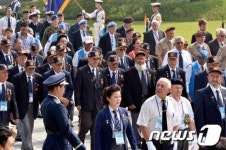 용사복싱앤킥다이어트 | 현충원 들어서는 UN 참전용사들