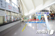 올리브푸드 부산여객기장 | 한산한 부산국제여객터미널