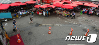 동북쇼핑강화점주 | '펄펄 끓는 날씨에 쇼핑타운도 한산'