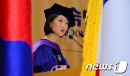 숙명여대생 대상으로 강연하는 플뢰르 팰르랭 장관