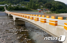 지장천4교(하) | 국도 38호선 지장교 교량 개축…차량 전면통제