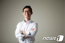 남작가미술 | "20대서 60대까지 한국 현대미술 작가 400명 작품 모았다"