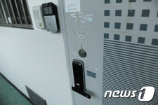 삼성번호키인터폰열쇠956-7373 | '정윤회씨 집에 설치된 비디오폰과 도어락'