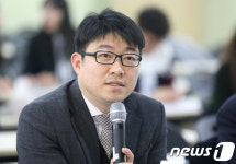 비앤두코칭센터 | 연어프로젝트 질의하는 최영철 부산잡코칭센터 대표