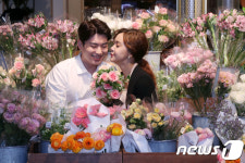 '싱그러운 봄, 꽃다발과 함께'