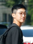 까까진영헤어 | 진영, 사회복무요원으로 첫 출근