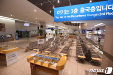 세븐일레븐 부산국제여객터미널1호점 | 한일 양국 입국제한 조치로 텅 빈 부산국제여객터미널