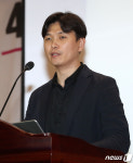 발언하는 바실리아TV 조슈아씨