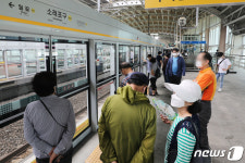 철도청지하철분당선개포3역 | 수인선 개통 후 첫 주말