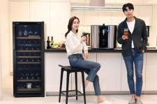 홈술족, LG전자에 반했다…와인셀러·홈브루 판매 전년比 3배↑