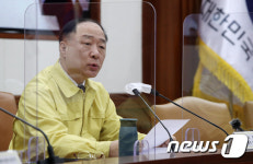 (주)홍남물류 | 홍남기 "1월 중 임시선박 8척 투입 등 물류애로 대응"