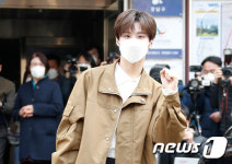 재민건철 | 김우석, 투표소에서 반짝반짝