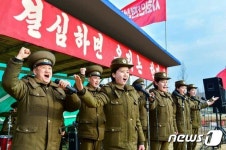 화성지구 1만 세대 살림집 건설 현장의 선동대