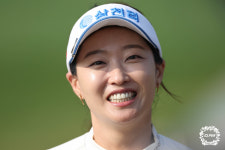 홍란인천동암점 | '은퇴' 홍란, 미소가 아름다워