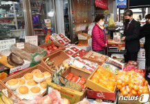 조팀장야채과일재래시장 | 전통시장서 과일 고르는 이주호 부총리