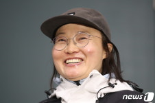 신세계하남폴로여성백영미 | 귀국 후 미소 짓는 김영미 대장