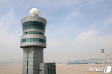 인천국제공항공사(관제탑 1호기) | 인천국제공항 관제탑 봄맞이 물청소