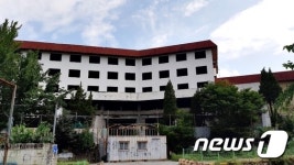 충주 수안보 '플랜티움' 공사 지지부진…주민 "누가 책임지나?"
