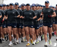한치 주저함 없이 바다로 뛰어든 SSU…겨울바다 1KM '전속 헤엄'