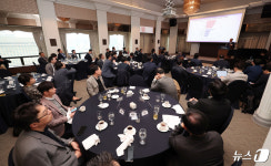 ㈜한국관정컨설턴트 | 강연하는 박준태 한국보건산업진흥원 상임 컨설턴트
