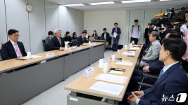 방송유관기관장 만난 김홍일 위원장