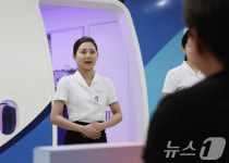 "항공승무원이 되면…" 포부 밝히는 면접 응시생