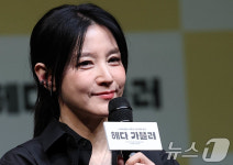 '헤다 가블러' 이영애의 미소