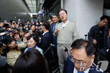 옥천공설시장동규상회 | 옥천공설시장서 연설하는 이재명 후보