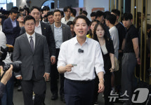 솔뫼푸드대구가톨릭대학교제3학생식당 | 이준석, 경북대 학생과 점심