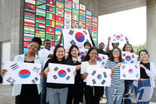 국기트로피국기예술교육진흥회 | "태극기, 우리가 그렸어요"