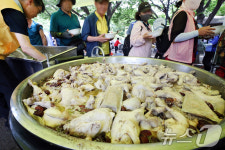 (주)한국이엠씨-중복 - 1370 | 초복 삼계탕처럼 뜨거운 온정