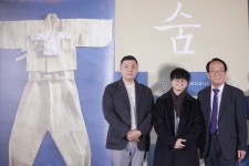 윤재호 감독 다큐 '숨' 시사회 현장... "웰다잉의 화두를 던지다"