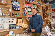 “여름철 쓰고 버린 파라솔로 가방 제작… 외국인에 잇템”
