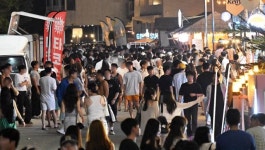 유커 몰리자 잡화점 된 병원…돈은 외지인 건물주 주머니에 꽂혔다