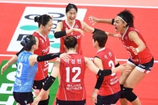 '감격의 광주 첫 승' 페퍼저축은행, IBK에 3:0 완승으로 17연패 탈출