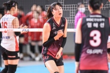 중원은행-L-01 | '정호영의 중원 활약' KGC인삼공사, 페퍼저축은행에 3:1 승리로 4연패 탈출