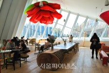 YG리퍼블릭 제주신화월드점 찾으니 'GD효과' 실감